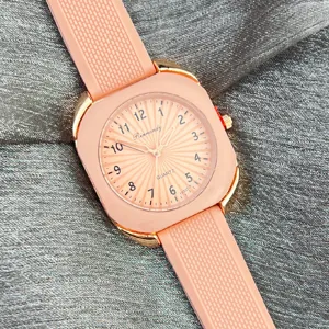 Bonbonfarbene rechteckige Quarzuhr mit Silikonarmband für Damen und Herren im Alltag.