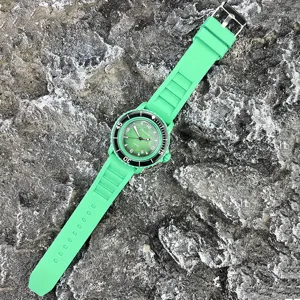 Grüne Silikonarmband Quarzuhr für Damen und Herren lässig Mode wasserdichte Freizeituhr