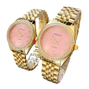 Gold Quarz Paar Uhren Set mit rosa Zifferblatt und Strass Lünette für Damen und Herren.