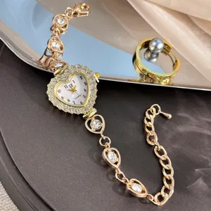 Damen Herz Strass Quarz Uhr Legierung Kette Elegante Armbanduhr Modisches Geschenk