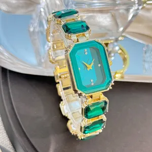 Luxus smaragdgrüne Edelstein rechteckige Uhr für Damen, stilvolles goldenes Mode-Armbanduhr.