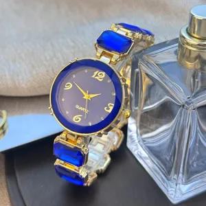 Elegante dames quartz horloge met blauwe kristal vierkante armband gouden horloge