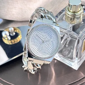 Stupefacente orologio al quarzo con catena di strass, elegante design scintillante argento.