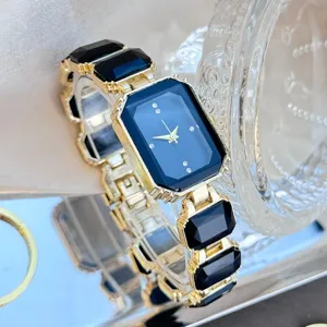 Luxus quadratische Edelstein Uhr für Damen, elegante schwarze facettierte Kristall Armbanduhr.