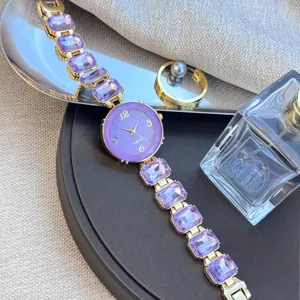 Paarse kristal quartz horloge vrouwen, elegante snoepkleur vierkante diamant armband detailweergave