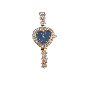 Damen Herz Strass Quarz Uhr, goldene Armbanduhr mit funkelnden Kristallen Frontansicht.