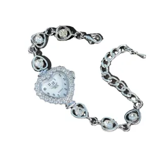 Herzform Strass Quarz Damenuhr mit modischem Legierungs-Kettenarmband und Schloss.