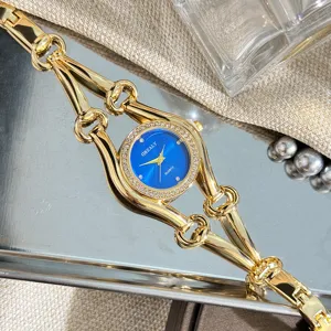 Modische Damen Quarzuhr mit goldenem Kettenarmband und blauem Strass Zifferblatt.