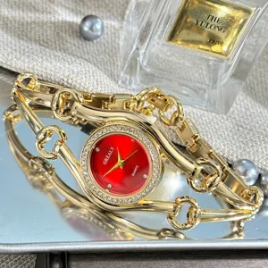 Elegante Damen Quarzuhr mit rotem Zifferblatt und goldfarbenem Armband Detailansicht.