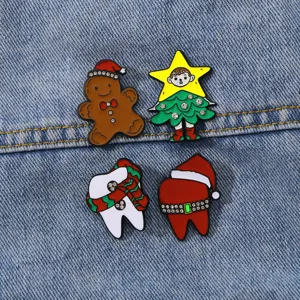 Weihnachten Cartoon Brosche Detailansicht, süße Strass Legierung Lebkuchenmann und Baum Abzeichen.