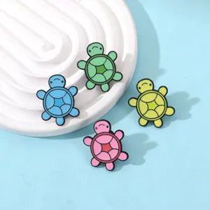 Lindos pines esmaltados de tortuga de dibujos animados, insignias de aleacion de zinc para ropa.