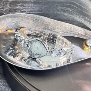 Montre quartz bracelet zircon en forme de cœur, élégant bijou de poignet argenté