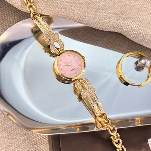 Elegante Strass-Quarz-Damenuhr mit rosa Zifferblatt und goldenen Armbanddetails für den Alltag.