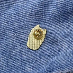Cute cat cake enamel pin badge alloy cartoon brooch clothing collar decoration accessory