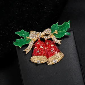 Wunderschöne Weihnachtsglocken Brosche mit funkelnden Strasssteinen und rotem Emaille.