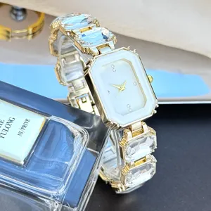 Luxus quadratische Damen Quarzuhr mit grossem Kristall Armband und elegantem Zifferblatt.