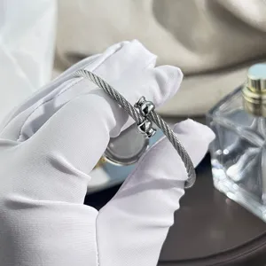 Silberner Draht Armreif Uhr minimalistisch Retro Damen Quarz Armbanduhr taeglich chic.