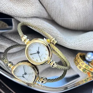 Exquisite vergoldete verdrehte Kabel Armbanduhr für Damen, stilvolle einfache Quarzuhr.
