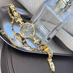 Goldene Damenuhr mit Quarzwerk, Schmetterling Armband und elegantem modischen Design.