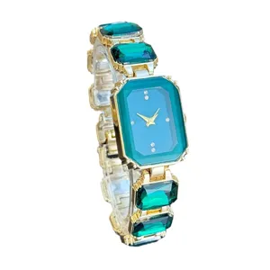 Luxus smaragdgrüne Kristall quadratische Armbanduhr für Damen, elegante Schmuck Armbanduhr.