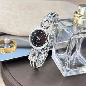 Luxus Damen Strass Quarz Armbanduhr mit edlem Sternenhimmel Zifferblatt elegante Uhr