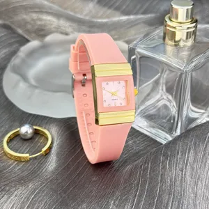 Rosa Silikonarmband rechteckige Quarzuhr mit Goldtönen und Diamant-Stundenmarkierungen Retro