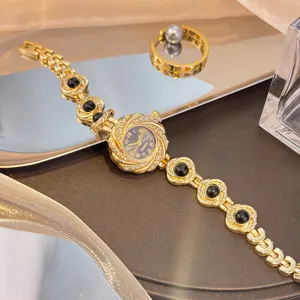 Elegante goldfarbene Sonnenblumen Quarzuhr Armbanduhr mit Strasssteinen und schwarzen Perlen.