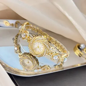 Elegante goldene Strass Sonnenblume Quarz Armbanduhr fur Damen im Luxus Stil Detailansicht