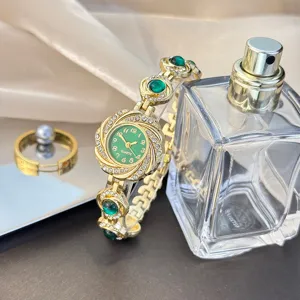 Damen Luxus grüne Zifferblatt Quarzuhr Gold Armband Strass Blumen Design elegante Uhr
