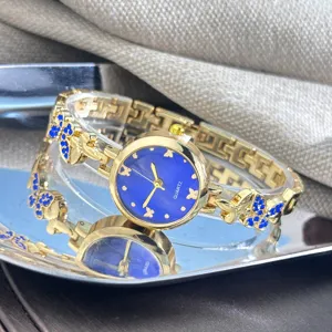 Modische Luxus Damen Quarzwatch mit blauem Zifferblatt und Schmetterling Armband