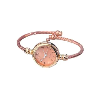 Elegante roségoldene Drahtkabel Armbanduhr für Damen schlichte Quarz Freizeituhr Stil.