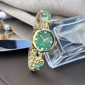 Elegante Damen Quarzarmbanduhr mit grünem Zifferblatt und Kristall Schmetterling Armband.
