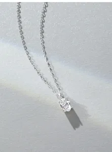 Detailansicht einer S925 Silberkette mit ovalem D-Farbe Moissanit Anhänger