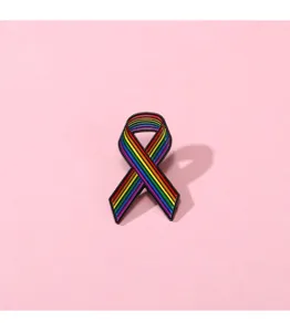 Broche de esmalte con cinta de arco iris, insignia de metal colorido para mochila accesorio.