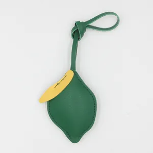 Grüner PU-Leder Zitronen Taschenanhänger mit langem Riemen Schlüsselanhänger Accessoire.