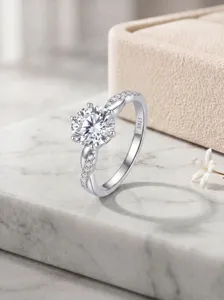 Bague elegante en argent 925 avec serti six griffes et pavage pour femmes mode chic