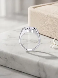 Exquisite 925 sterling silver solitaire ring featuring a bezel-set brilliant crystal stone.