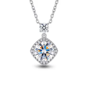 Elegante 1-Karat Moissanit Quadrat-Halo Anhänger Halskette aus Sterlingsilber für Damen.