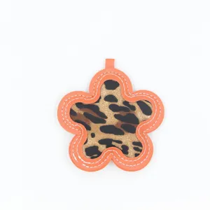 PU leer luipaard print zonnebloem sleutelhanger tas bedel en auto sleutel hanger.