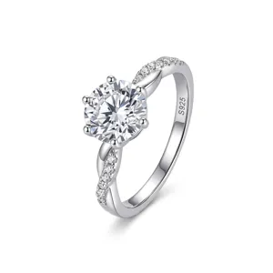 Gros plan détaillé de la bague en argent sterling torsadé pavé avec pierre brillante.