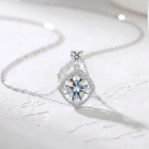 Glänzender 1 Karat quadratischer Moissanit Anhänger Halskette aus S925 Silber Geschenk