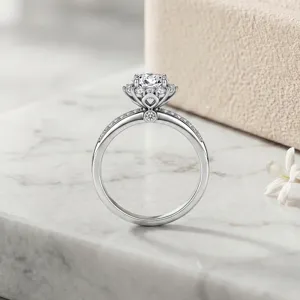 Stunning 925 silver halo engagement ring featuring a sparkling 1-carat moissanite floral design.