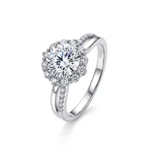 Stunning 925 sterling silver halo engagement ring featuring a sparkling 1-carat stone.