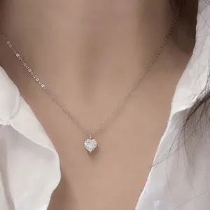 Klassische süße Herz Halskette, S925 Silber eingelegte Moissanit Schlüsselbeinkette Damen.