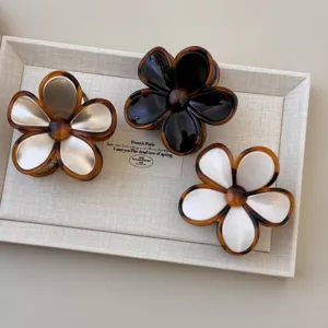 Elegante haarklem in de vorm van een schildpadbloem, chic haaraccessoire voor dames.