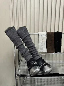 Jambieres en tricot pour femmes, chaussettes slouch vintage avec trous, mode hivernale confortable.