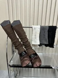 Chauffe-jambes tricotés femme style japonais, chaussettes décontractées rayées effet usé.