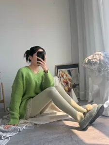 Avocado green tights for women, autumn and winter warm solid color seamless soft style.