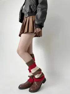 Jambières en tricot pour femmes, automne hiver douillettes chaussettes rayées détail accessoire.