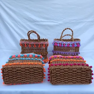 Bolso de hombro tejido de playa de verano bohemio con borlas coloridas para vacaciones de mujeres.
